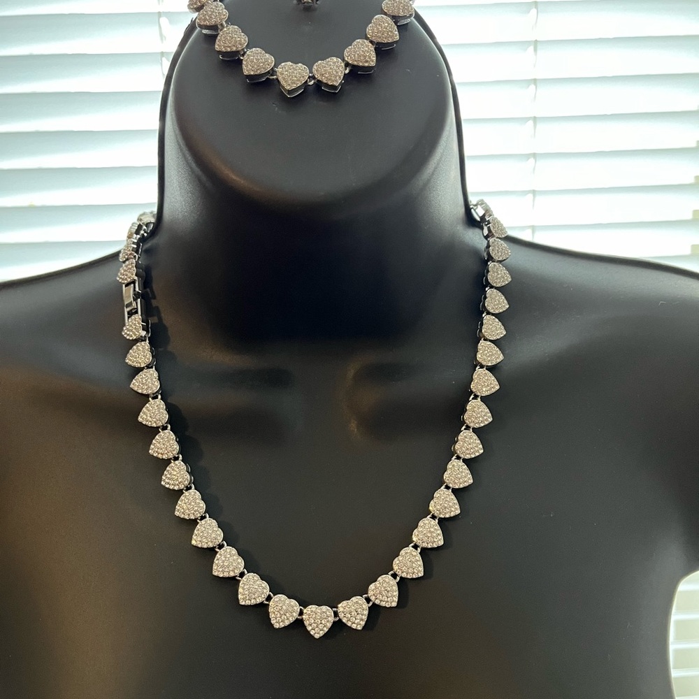 Silver heart necklace and bracelet set!